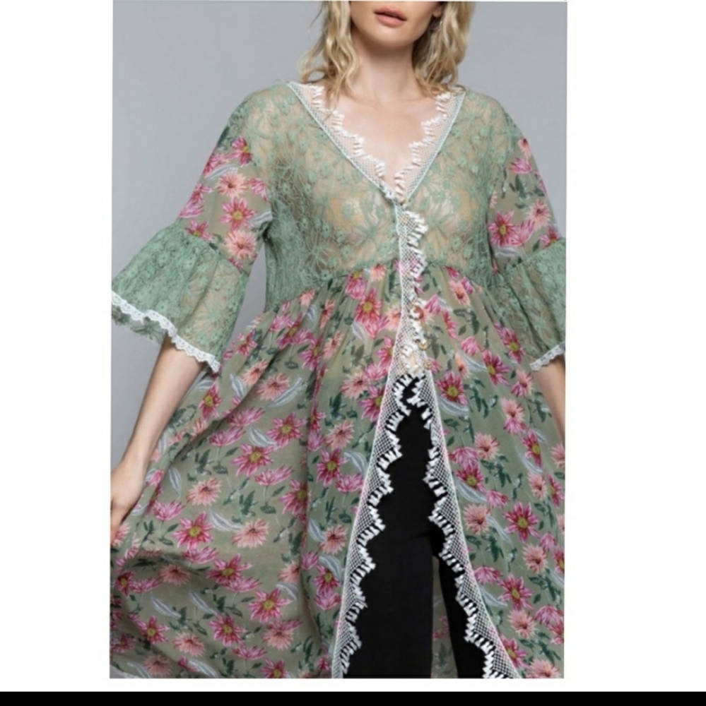 Last one Women's Goddess floral and lace kimono - Picture 3 of 16